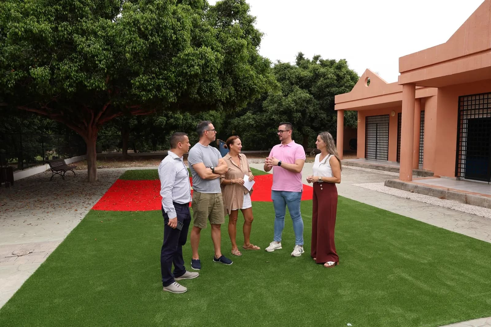 Almuñécar vuelve al cole con más de 600 alumnos estrenando patios renovados en La Santa Cruz, La Noria y Los Marinos