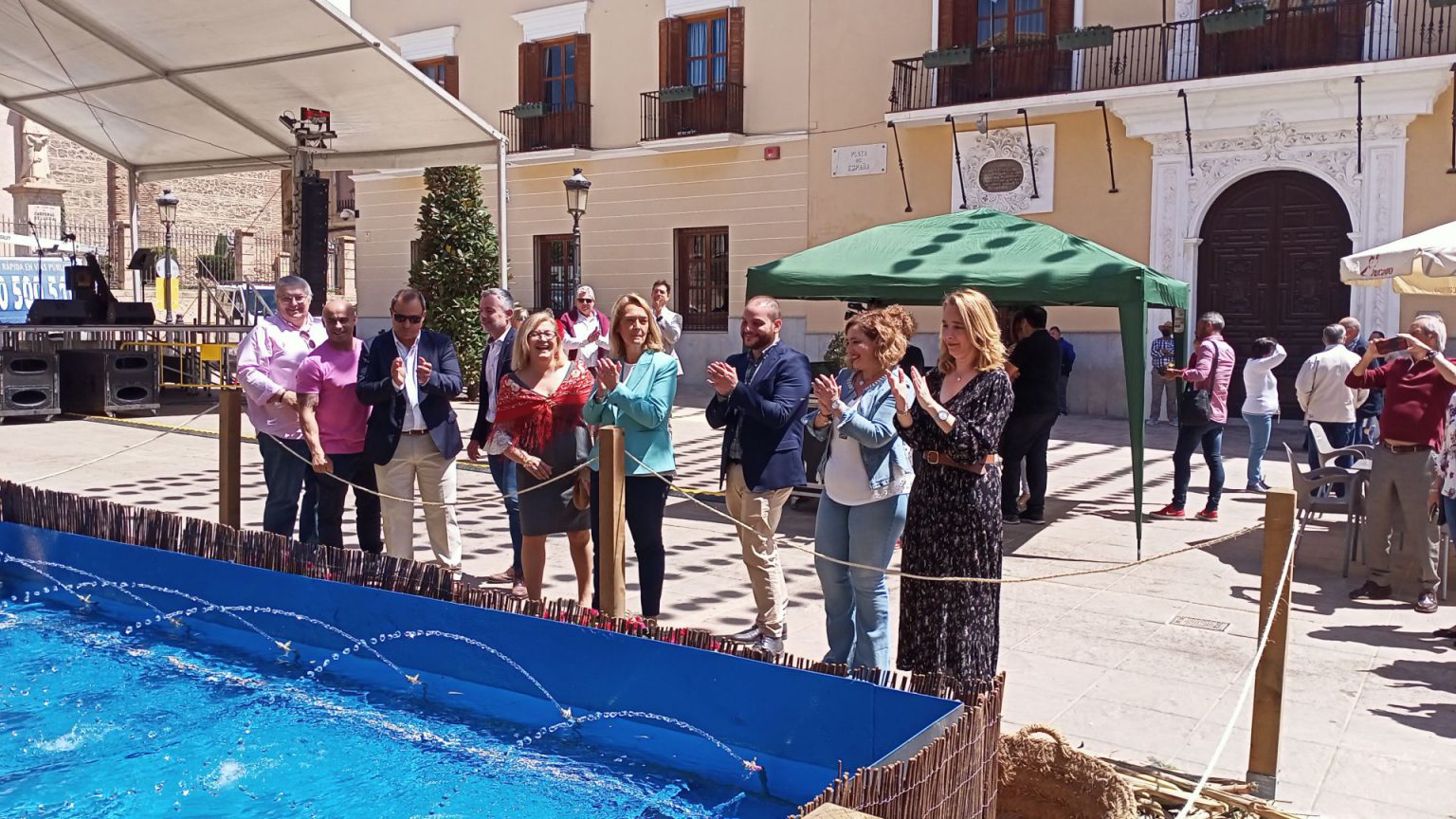 Motril inaugura las Cruces de Mayo 2022 en la Plaza de España El Faro