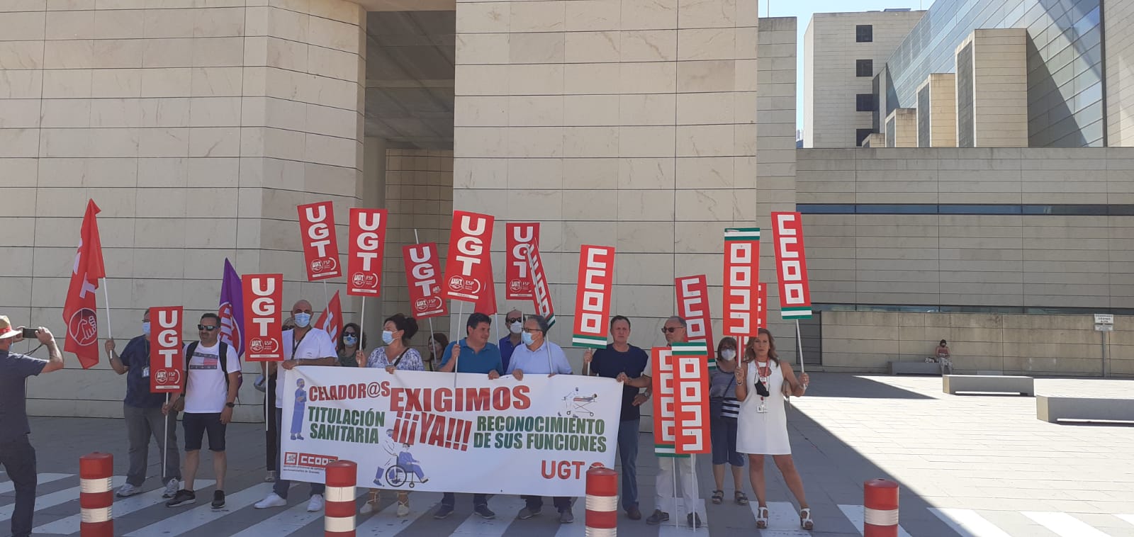 Ugt Y Ccoo Exigen En Granada Mejoras Para El Colectivo De Celadores Del