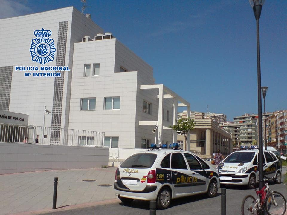 Detienen en Motril a un varón de 50 años como autor de dos robos con fuerza en comercios durante la madrugada