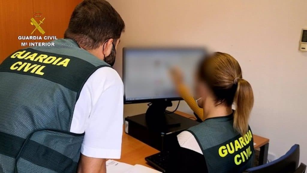 La Guardia Civil de Lanjarón pone a disposición judicial a una mujer de 25 años por estafa mediante el método del ‘falso amigo’