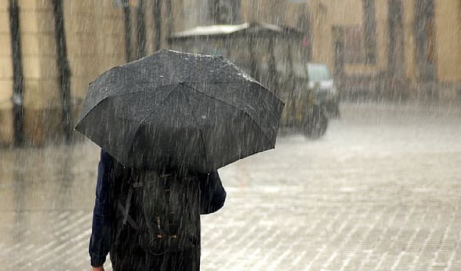 EL TIEMPO: Cielos muy nubosos, lluvia y bajada de las temperaturas