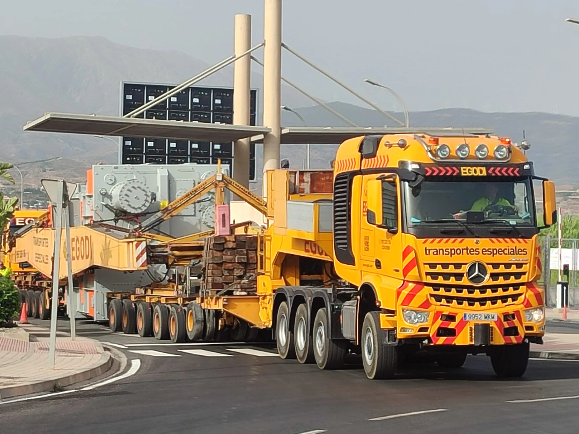 El Puerto de Motril refuerza su diversificación con un nuevo tráfico internacional de grandes transformadores de Hitachi Energy
