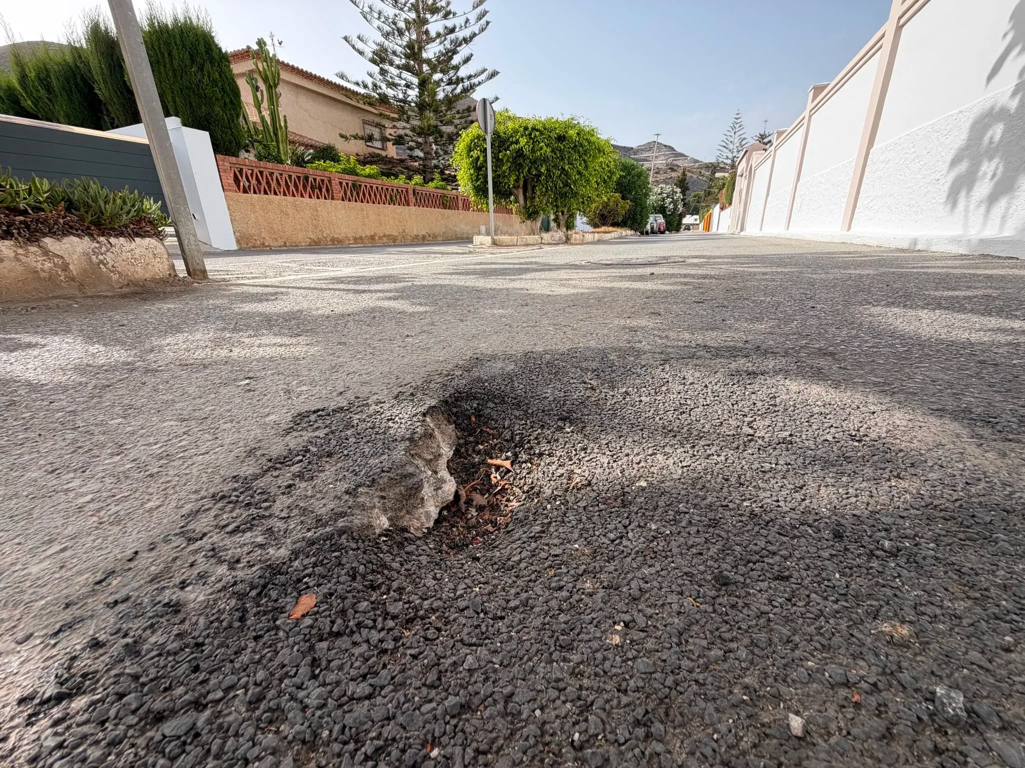 Los vecinos de La Chucha presentan dos reclamaciones colectivas por «el deterioro de los servicios y el abandono de la zona»
