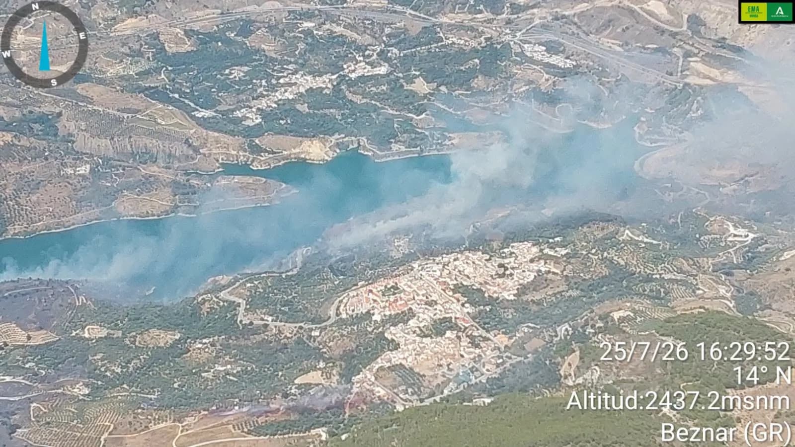 El incendio en El Valle de Lecrín sigue activo, entra en fase operativa 1, tras seis horas luchando contra las llamas