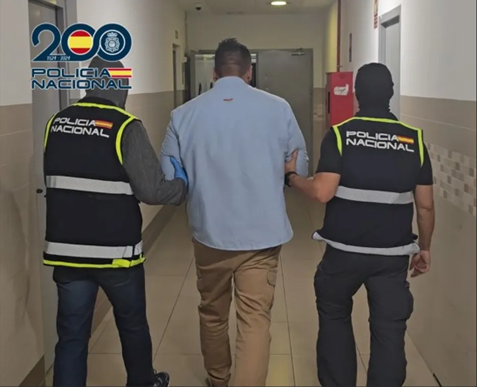 Detenidas siete personas en Granada responsables de agredir a un joven que portaba una bandera republicana