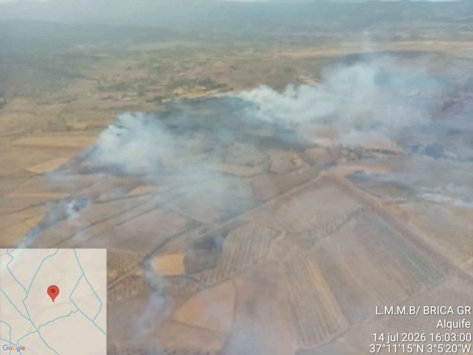 Un incendio en Peligros obliga a cortar el tráfico ferroviario y terrestre en la GR-30 sentido Motril