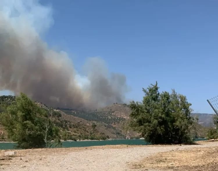 La Junta amplía la fase de emergencia del Plan Infoca en el incendio de Pinos del Valle