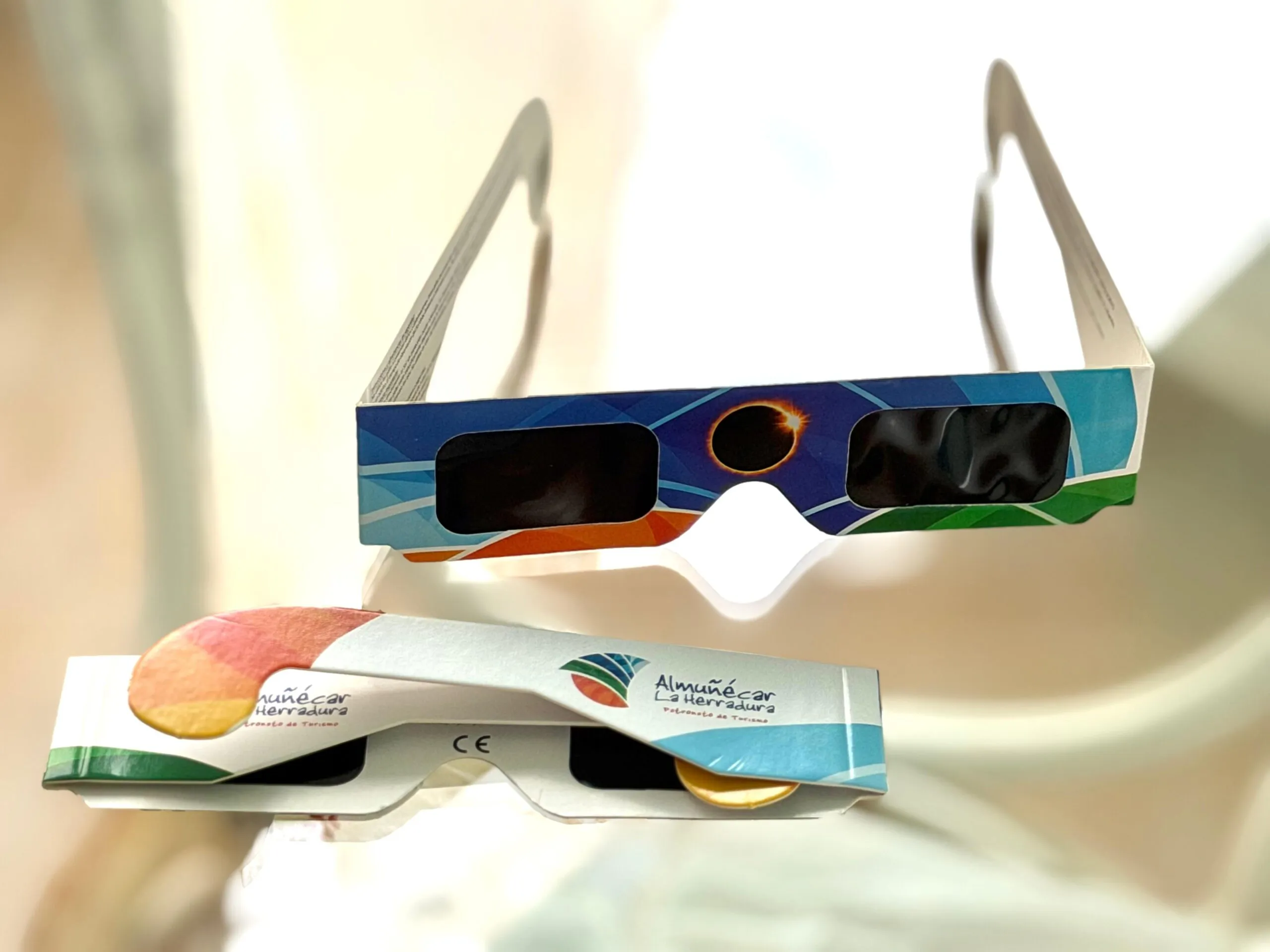 Almuñécar – La Herradura reparte más de 6.000 gafas homologadas para disfrutar del eclipse solar