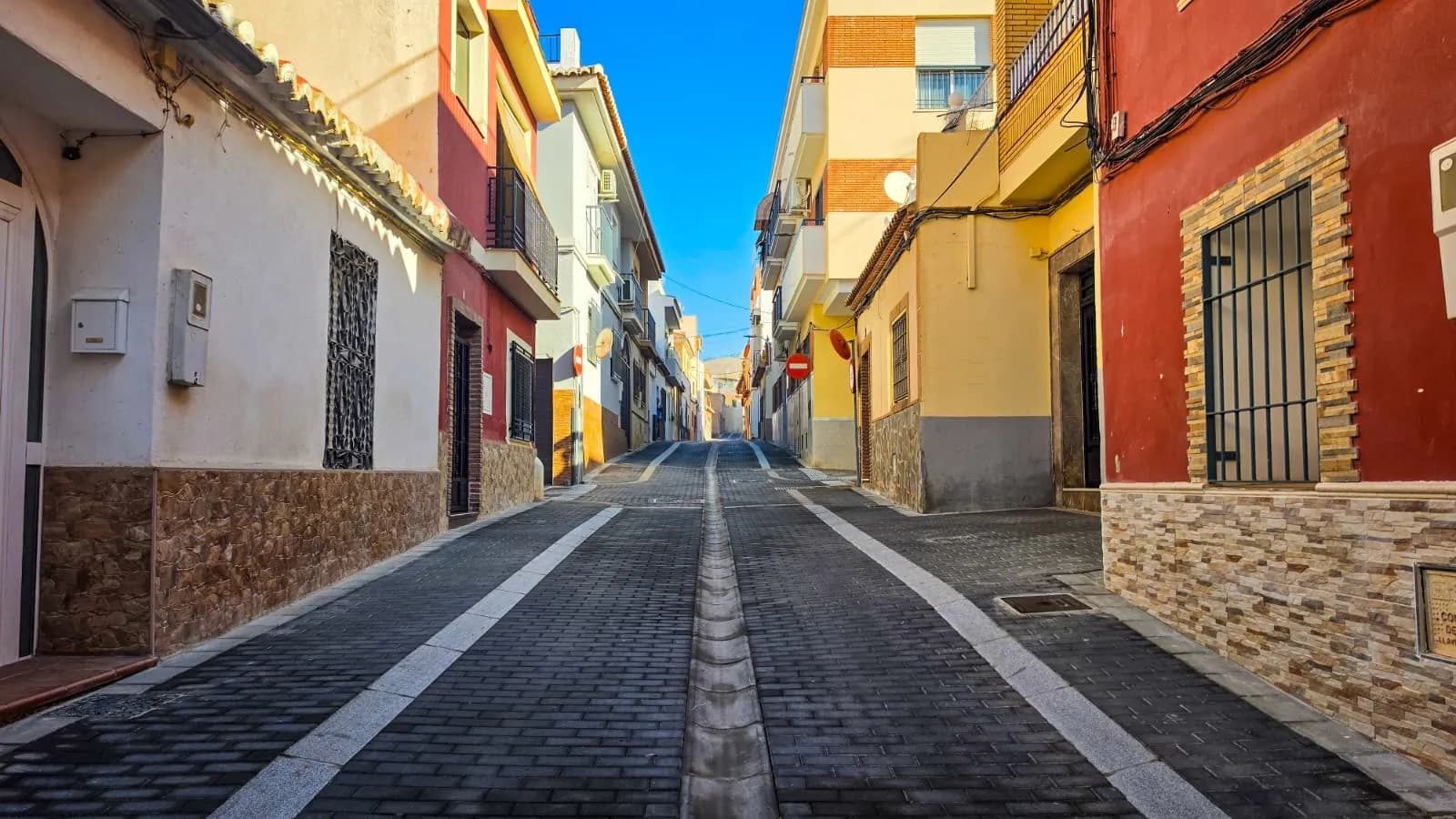 El Ayuntamiento de Motril culmina la remodelación integral de la calle San Miguel «con una profunda transformación urbana»