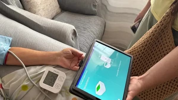 Cerca de 2.500 pacientes crónicos cuentan con sistemas de asistencias de telecuidados en Granada