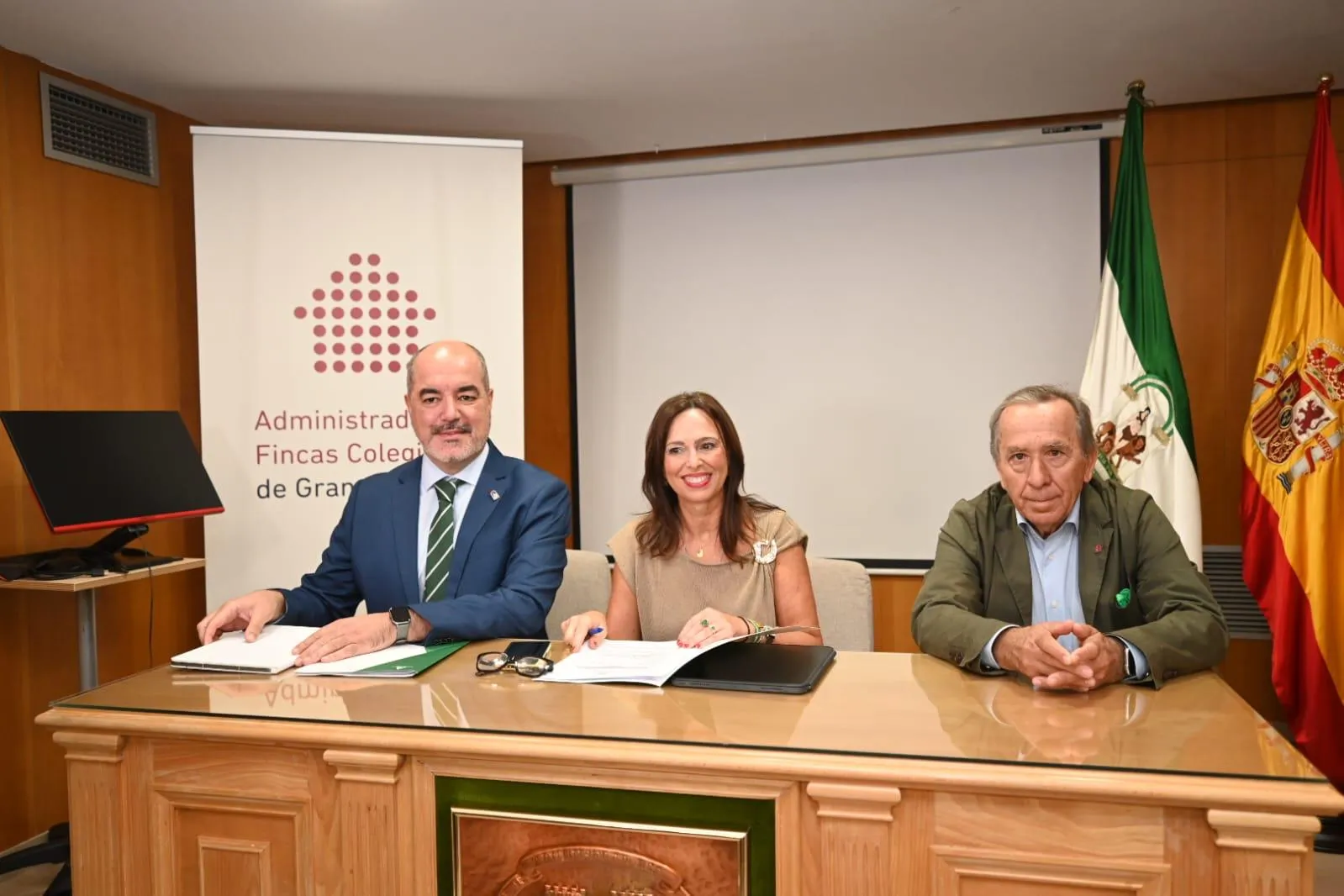 La Junta coordina con los administradores de fincas las ayudas de 8M€ para las comunidades afectadas por los terremotos de Granada