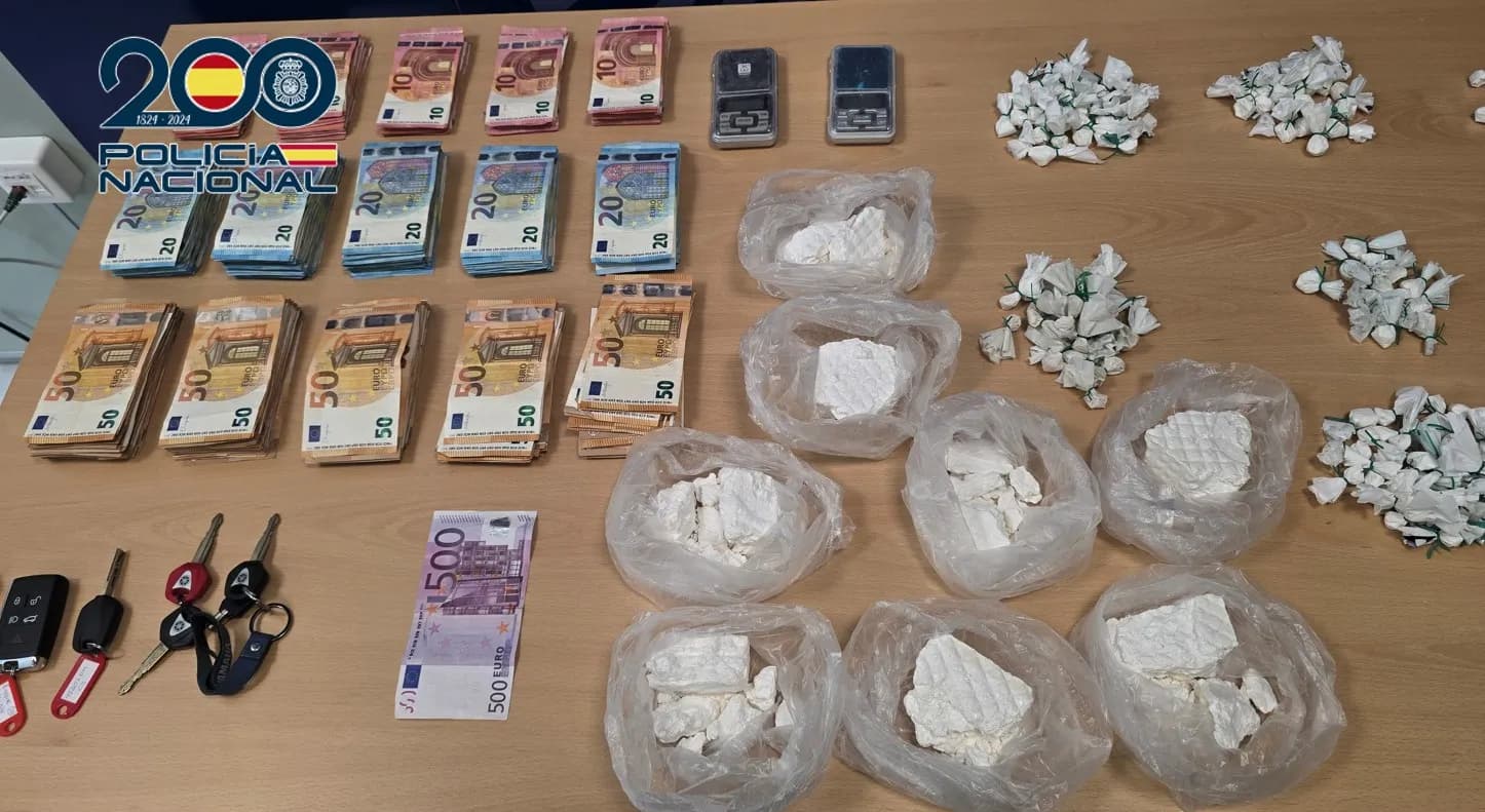Detenidas en Granada tres personas que traficaban con cocaína interviniendo casi un kilo de dicha sustancia