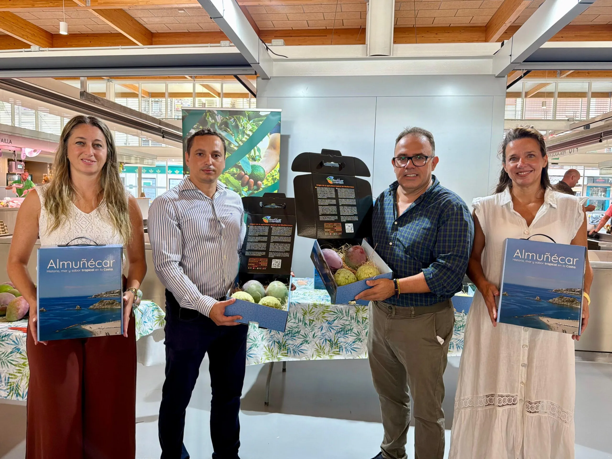 Almuñécar inicia la campaña del mango con una degustación y presenta su caja de frutas tropicales «como elemento de promoción turística»