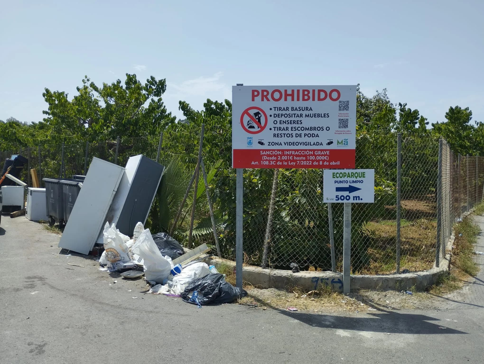 La videovigilancia permite formular una veintena de denuncias por vertidos de residuos en Almuñécar con multas de hasta 1.200 euros