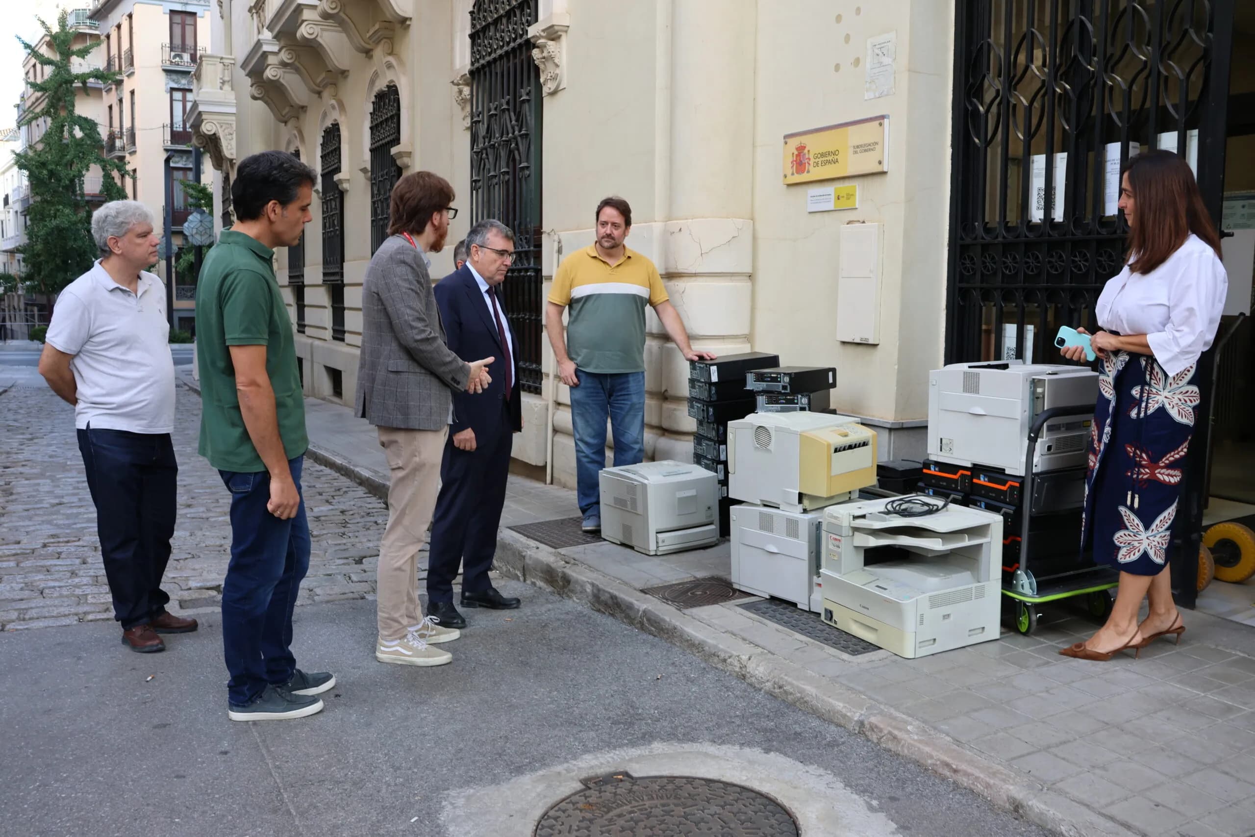 La Subdelegación dona 240 equipos informáticos a la Oficina de Software Libre de la Universidad de Granada