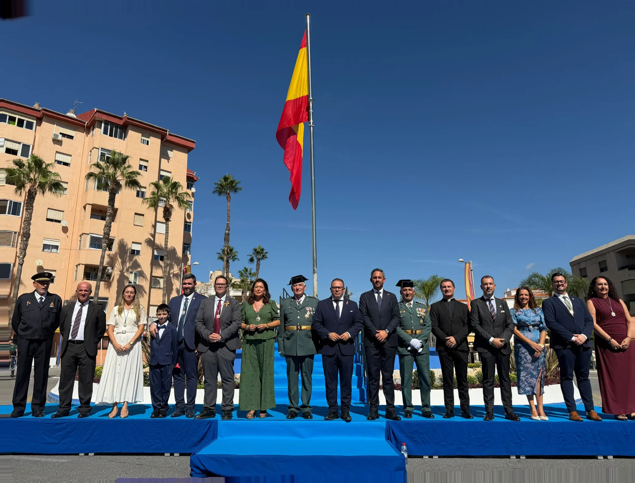 Almuñécar celebra el Día de la Hispanidad con un homenaje a la Bandera y a la Guardia Civil