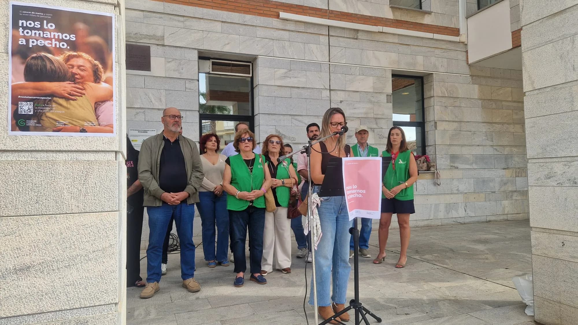 La AECC en Salobreña reivindica «una atención más humana para las personas con cáncer de mama»