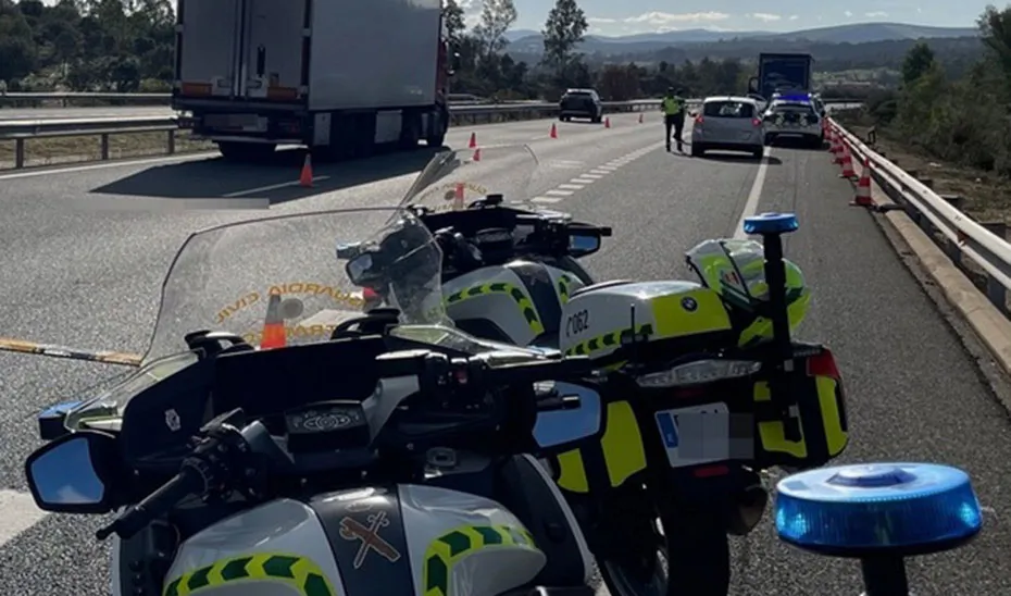 Un hombre muerto y una mujer herida al chocar la moto en la que viajaban con una cabra en Gualchos