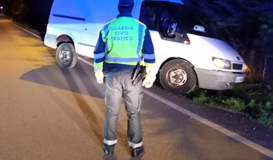 Cuatro heridos al salirse su vehículo de la carretera en Fuente Vaqueros (Granada)