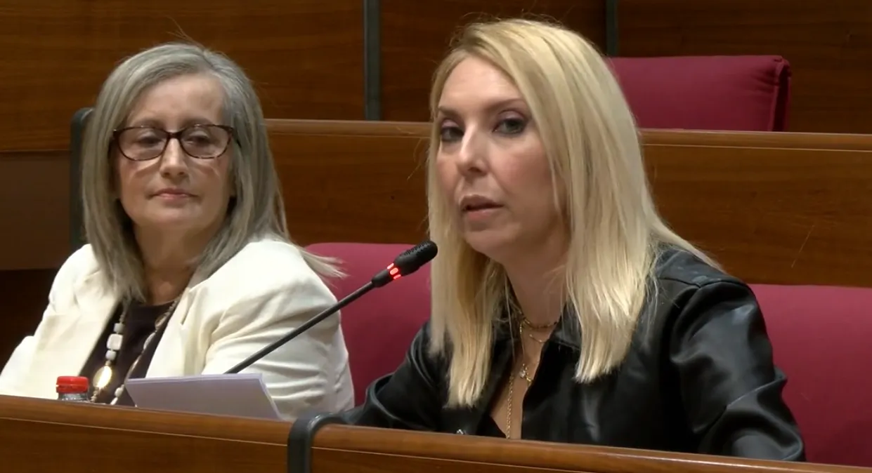 Gádor Domínguez y Dalmira Jiménez (PSOE) dicen adiós y defienden su marcha como concejalas en el Pleno del Ayuntamiento de Motril