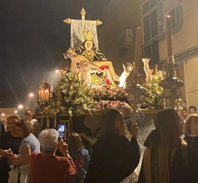 Especial EL FARO: La Virgen de las Angustias de Motril llena de amor, fervor y devoción las calles de su barrio