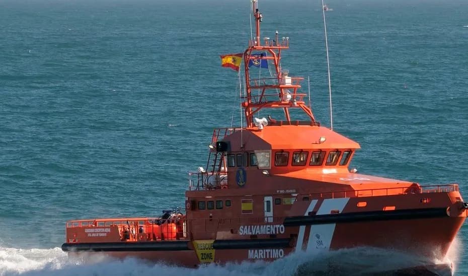 El cadáver hallado flotando en Calahonda presentaba un orificio en el cráneo que podría ser de un disparo