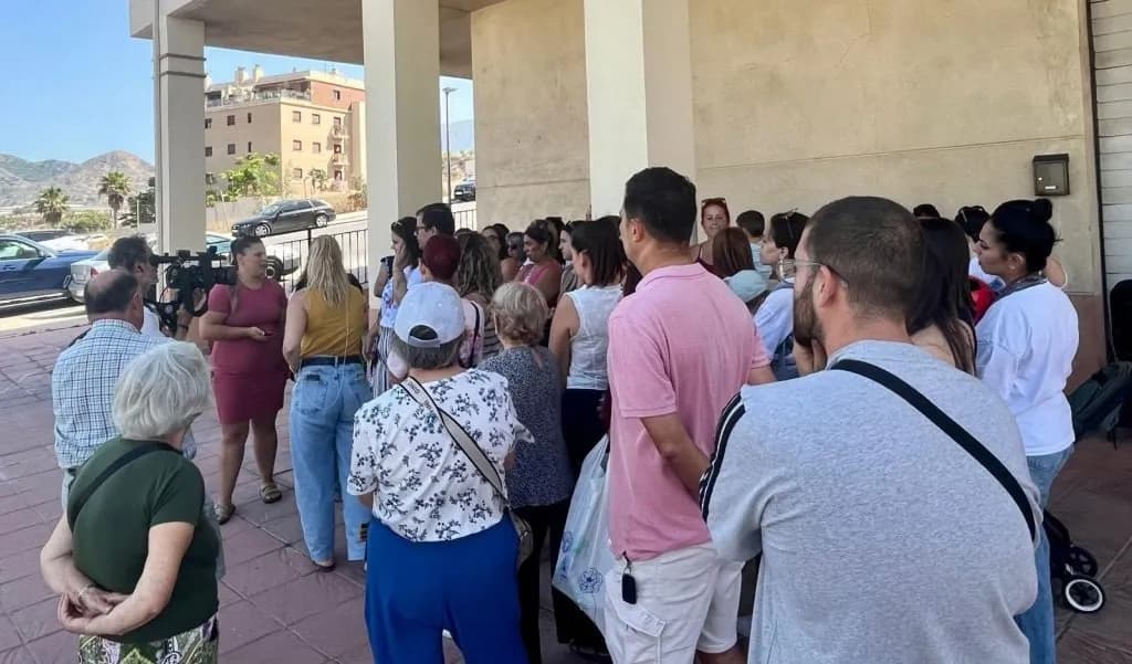 Padres y madres del Centro Infantil Los Almendros de Motril reclaman soluciones ante la falta de docentes