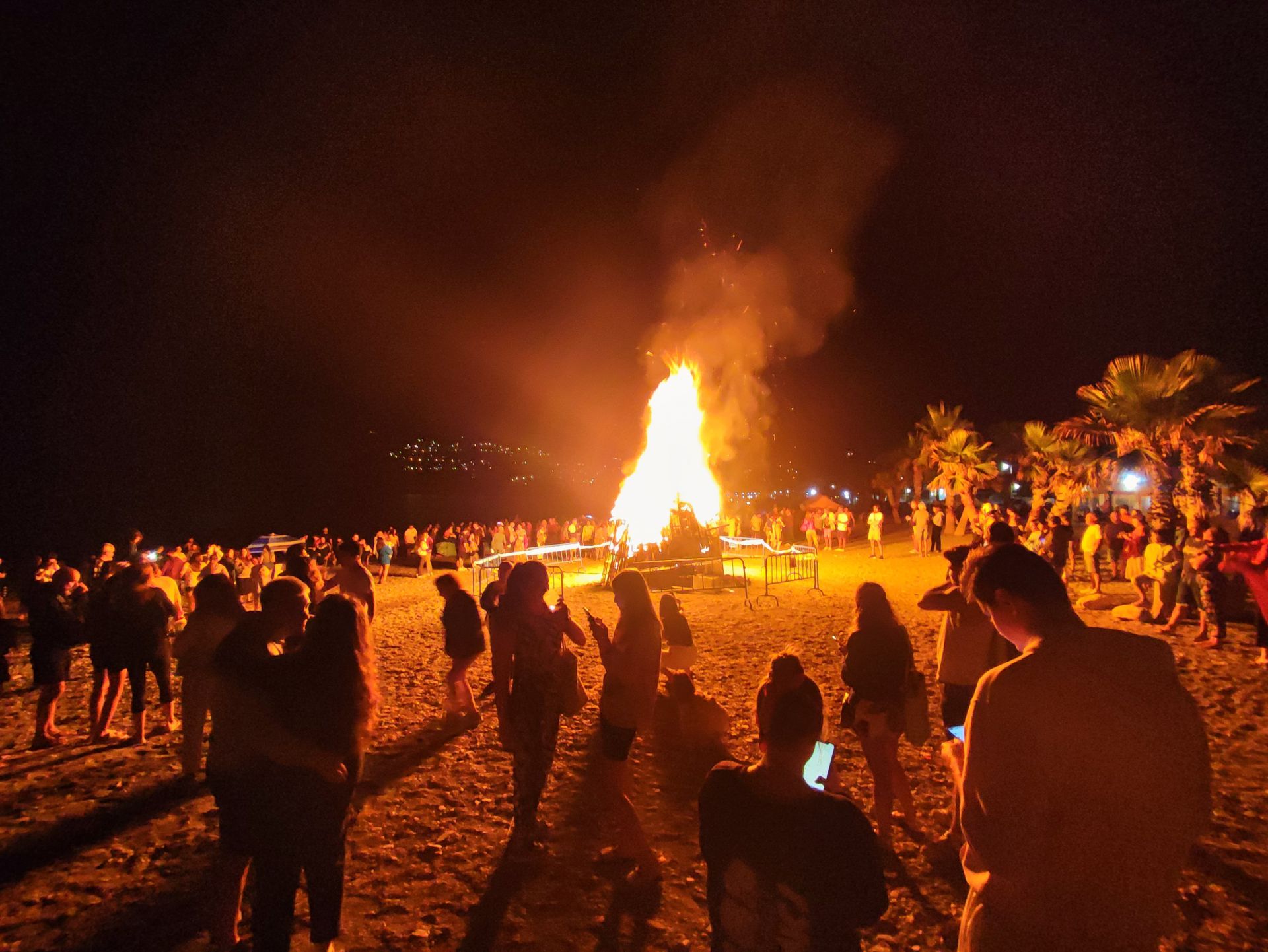 La ‘Fire Night Party’ en Motril en San Juan 2024 El Faro